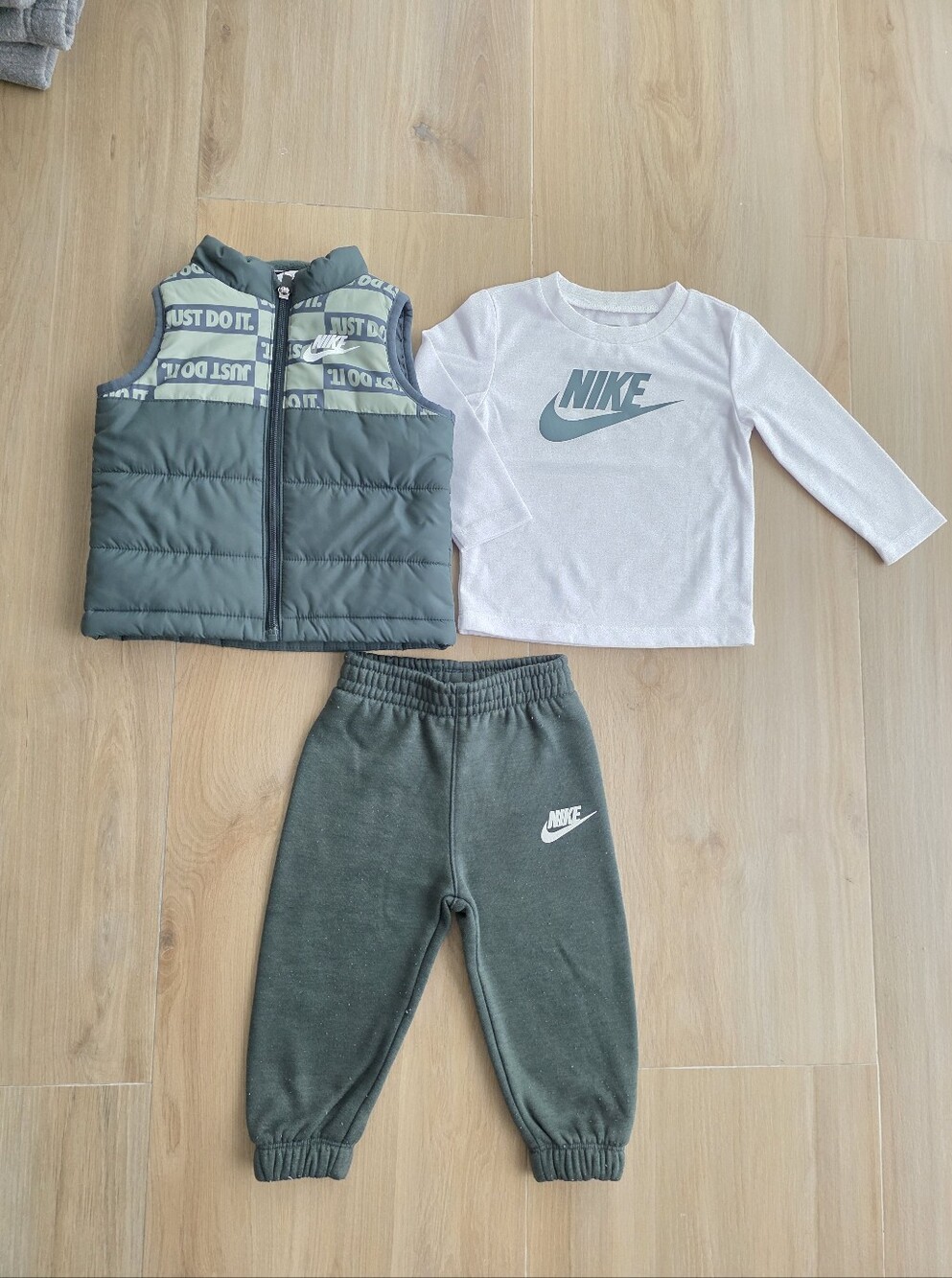 Nike 3-Piece Outfit Set Vest Shirt & Joggers 12 Months